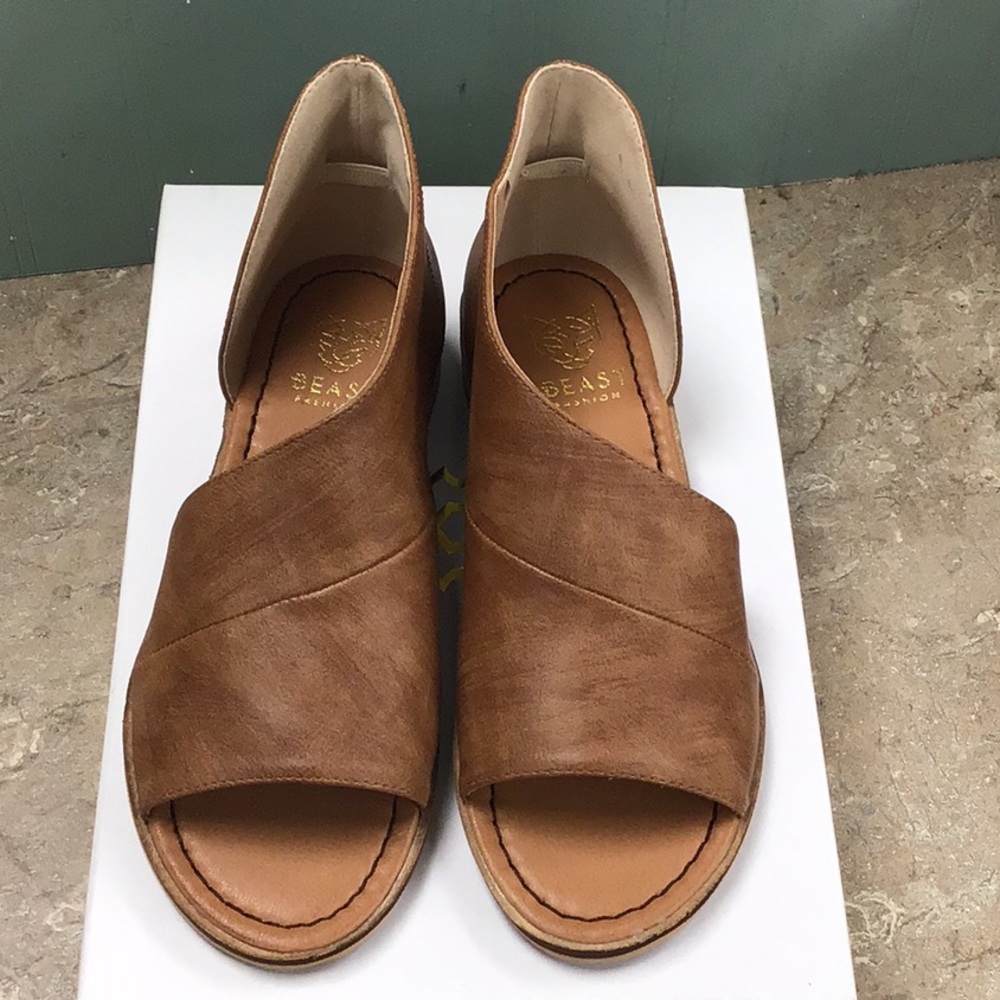 Flat shoe
